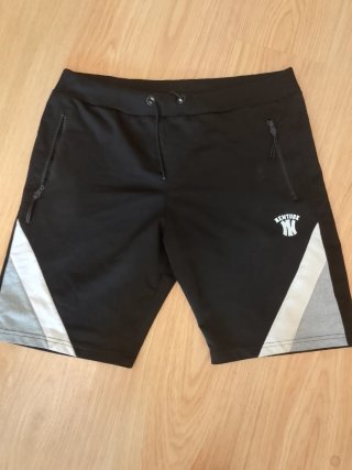 Pantalones cortos deportivos negros y grises
