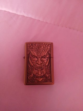 Encendedor Zipp con diseño de demonio