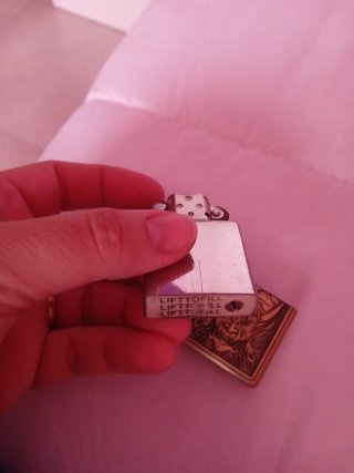 Encendedor Zipp con diseño de demonio
