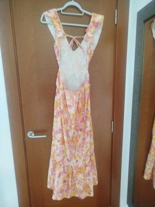 Vestido floral naranja y rosa