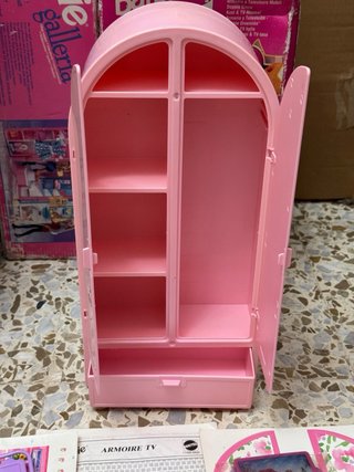 Barbie 2 en 1 Armario y Televisión