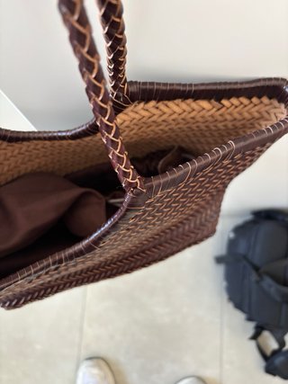Bolso de cuero trenzado marrón