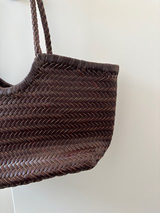 Bolso de cuero trenzado marrón