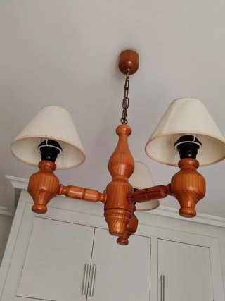Lámpara de madera rústica