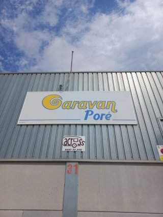 Escalón doble caravana