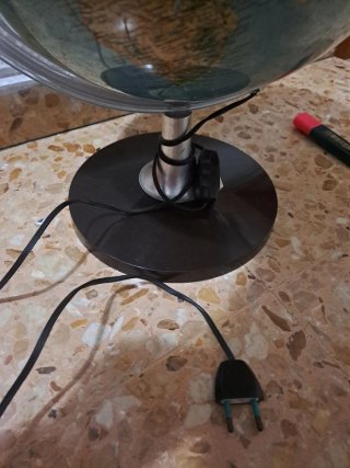 Globo terráqueo con luz