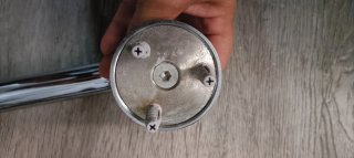 Asas de sujeción metálicas plateadas
