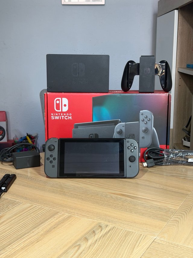Nintendo Switch V2 (Batería Mejorada) Completa