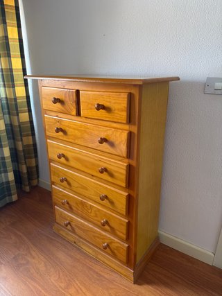 Cómoda de madera con 7 cajones