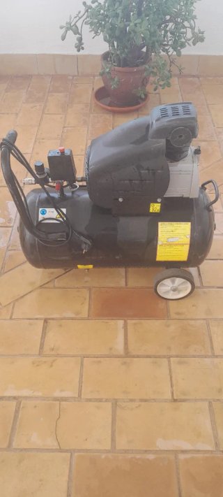 Compresor de aire negro