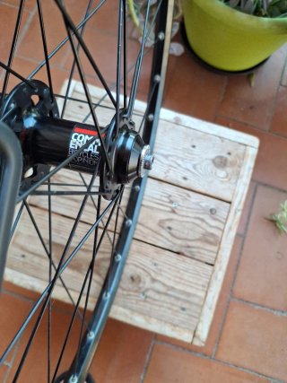 Rueda SUNRINGLÉ Equalizer 26" delantera disc