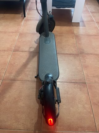 Patinete Eléctrico Xiaomi con cargador y soporte