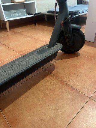 Patinete Eléctrico Xiaomi con cargador y soporte