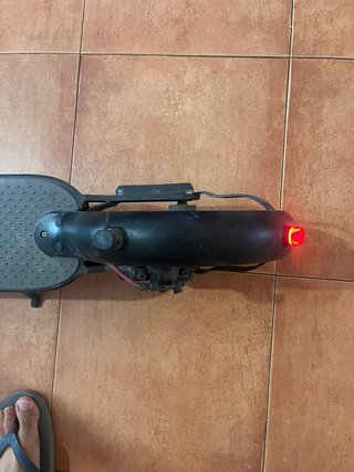Patinete Eléctrico Xiaomi con cargador y soporte
