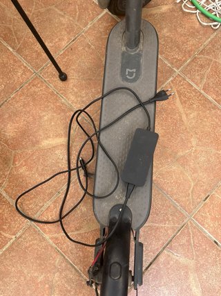 Patinete Eléctrico Xiaomi con cargador y soporte