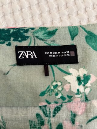 Vestido ZARA floral midi talla M