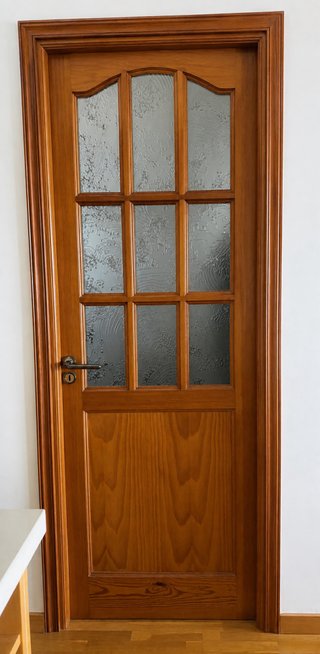 Tres puertas de madera maciza de riga americana