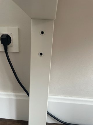 Mesa de escritorio blanca Ikea metal.