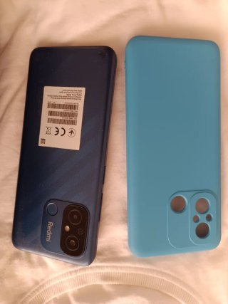 Xiaomi 12C + funda azul
