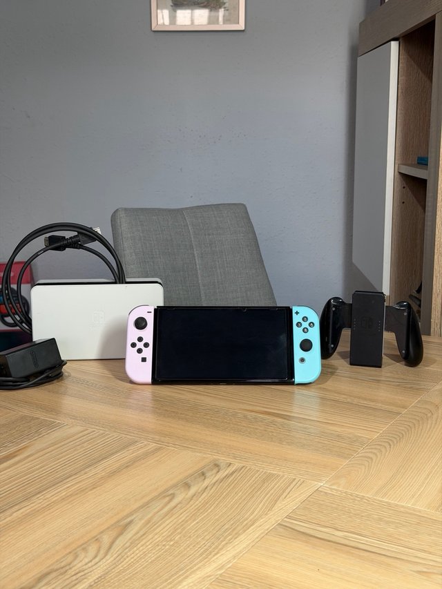 ¡Muy BUEN Estado! Nintendo Switch OLED + Accesorio