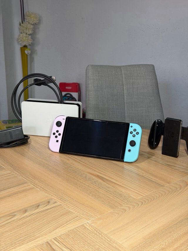 ¡Muy BUEN Estado! Nintendo Switch OLED + Accesorio
