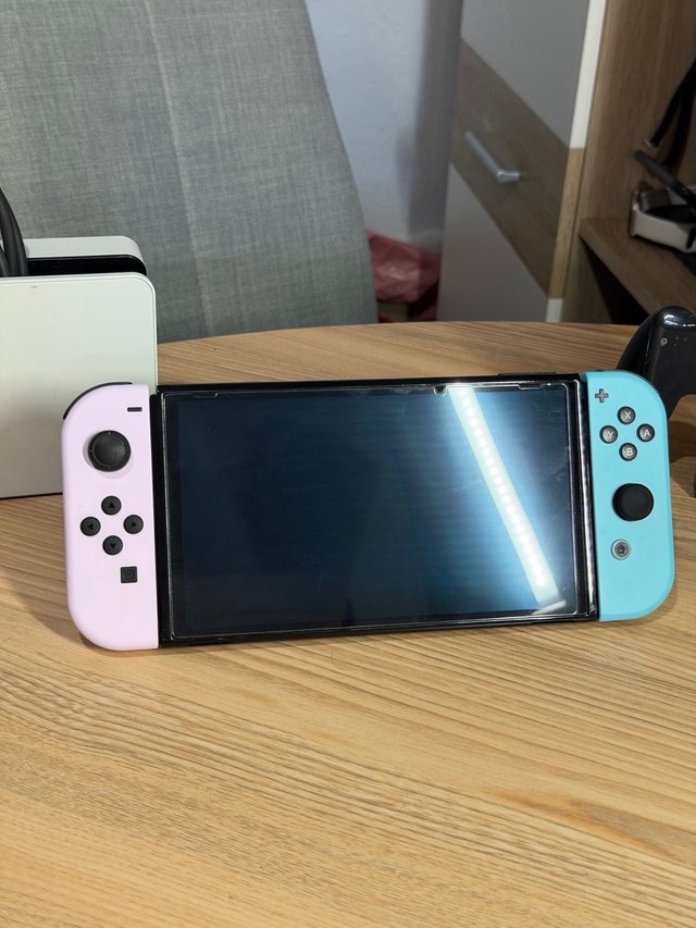 ¡Muy BUEN Estado! Nintendo Switch OLED + Accesorio