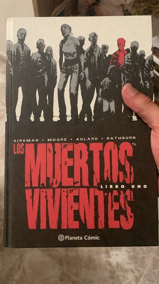 Los Muertos Vivientes 7 y 1 tomos
