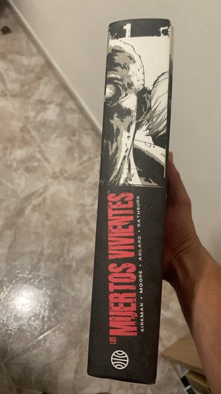 Los Muertos Vivientes 7 y 1 tomos