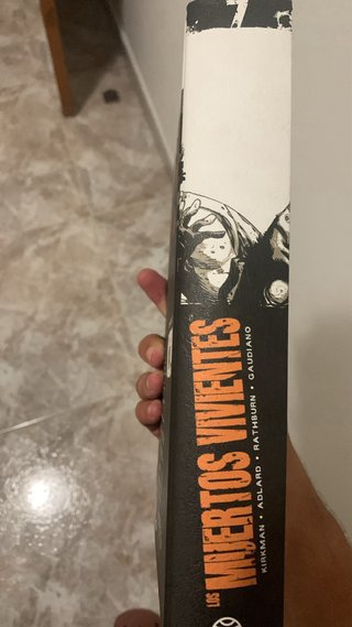 Los Muertos Vivientes 7 y 1 tomos