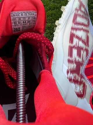 Botas de fútbol Adidas Adizero Blancas y Rojas