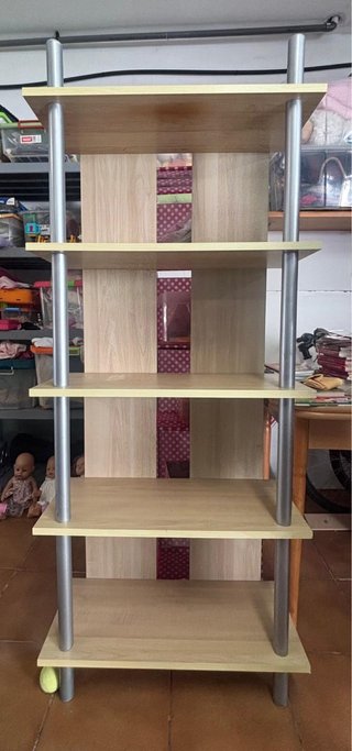 Estantería modular madera y metal.