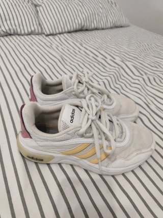 Zapatillas Adidas Blancas y Amarillas talla 38 2/3