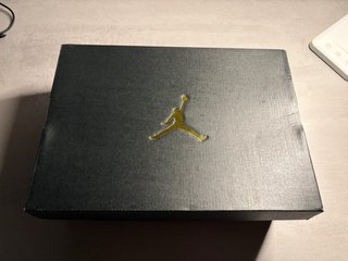 Jordan 1 Mid Azul Marino y Blanco