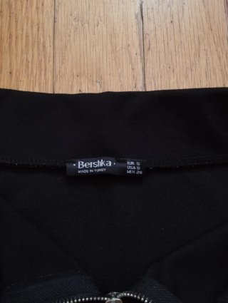 Falda corta negra con cremallera