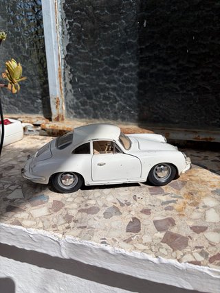 Porsche  clásico blanco