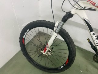 Bicicleta Giant Talon Blanca Mountaign Bike M