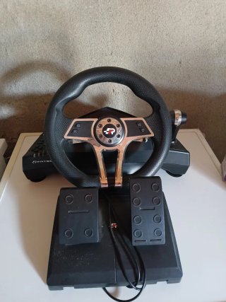 Volante Fanatec con pedales