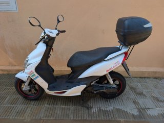Yamaha Jog RR Blanca con Baúl