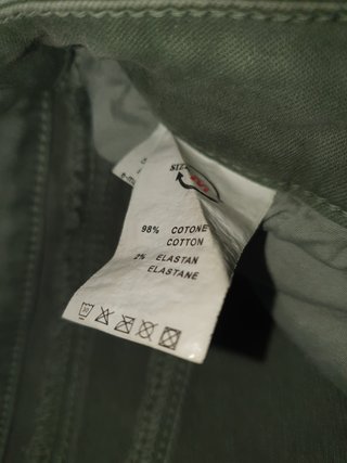 Pantalón de pitillo kaki caqui con rotos