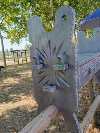 Banco de madera con cajones