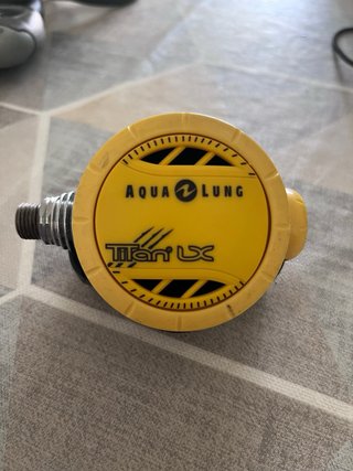 Regulador Aqualung Titan LX + Manómetro Suunto