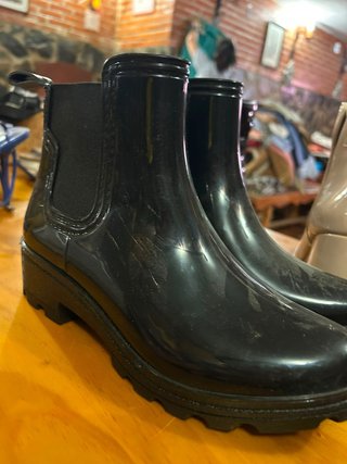 Botas de agua negras invierno
