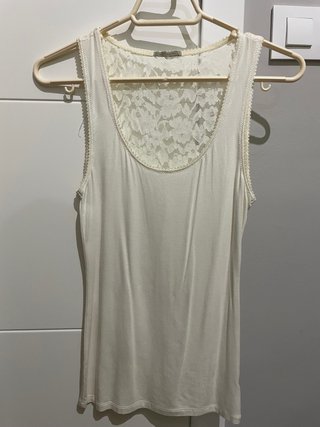 Camiseta de tirantes con encaje