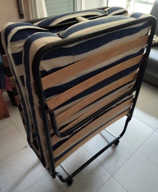 Cama plegable madera con colchón y barandas