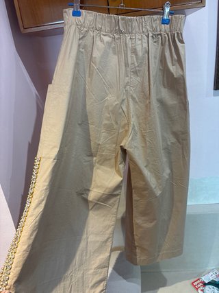Elegantes pantalones beige nuevos dqmane