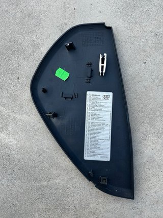 TAPA CAJA FUSIBLES AUDI A4 B6/B7 – AZUL MARINO