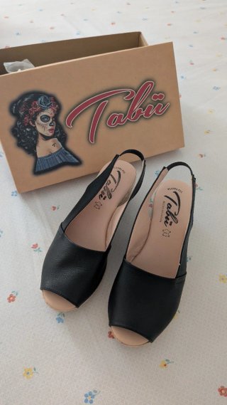Zapatos de cuña negros Tabii
