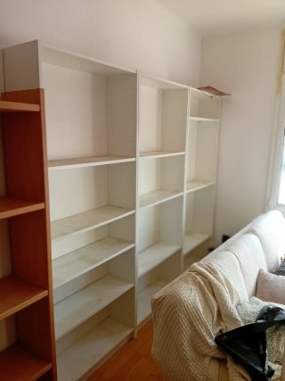 Estanterías Blancas y Madera