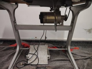 Máquina de coser SINGER.