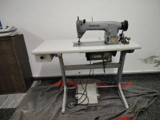 Máquina de coser SINGER.